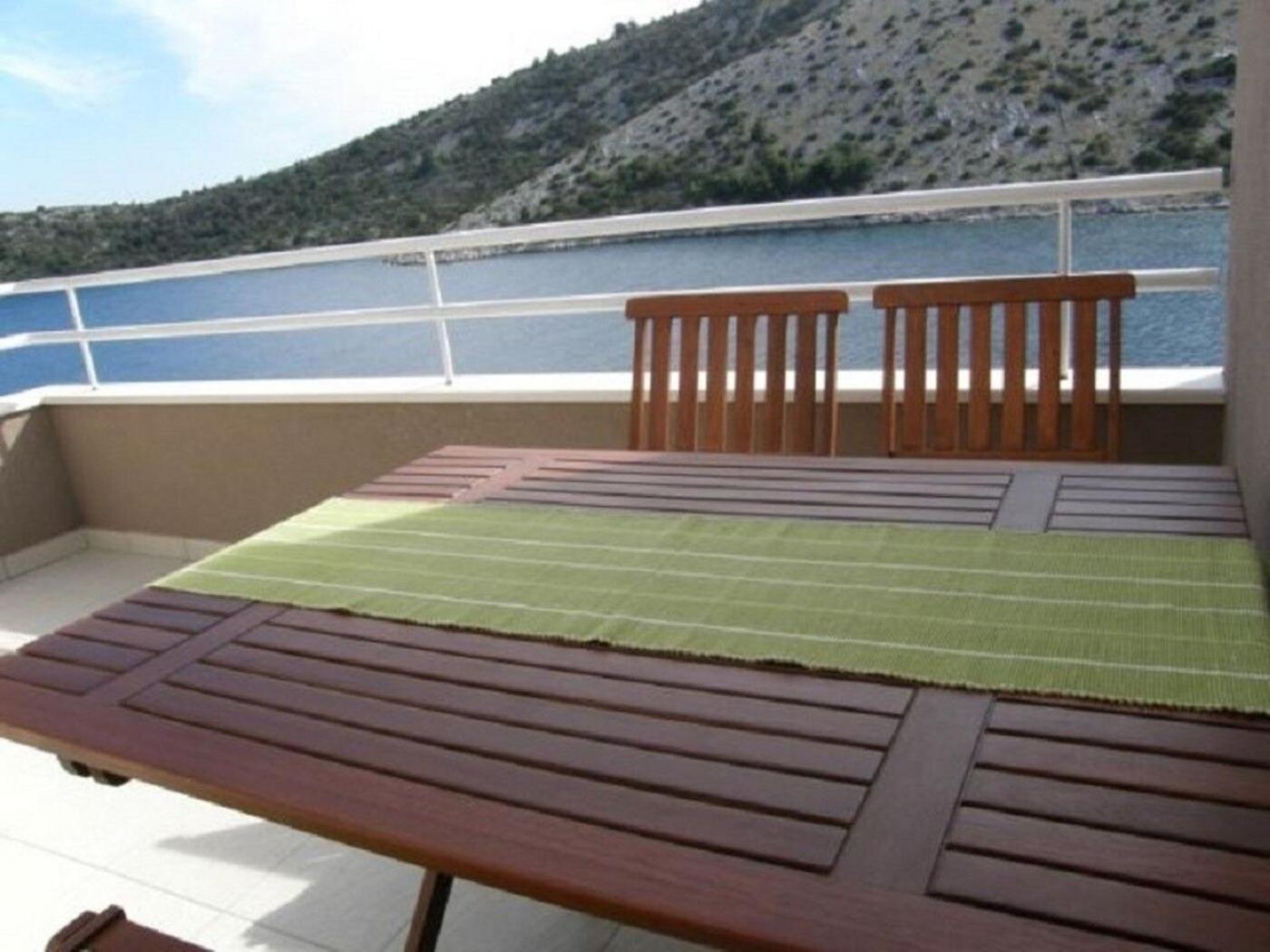 Apartments Ljubi Vinišće Exterior foto