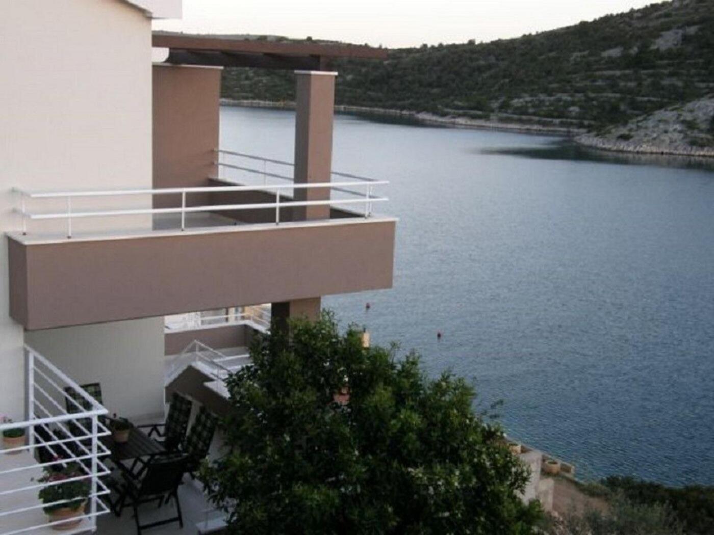 Apartments Ljubi Vinišće Exterior foto