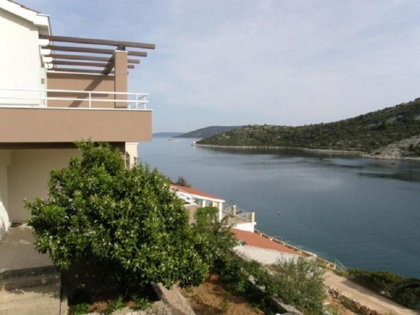 Apartments Ljubi Vinišće Exterior foto